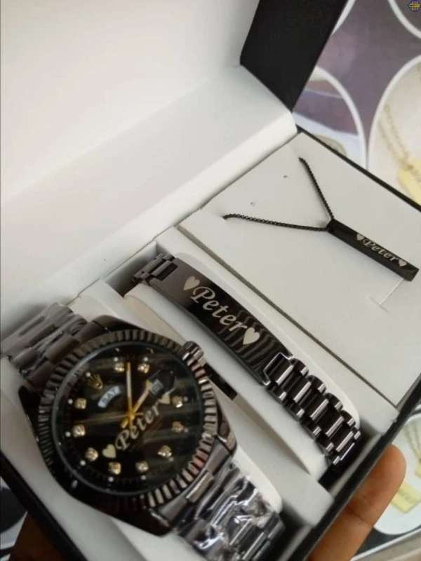 Montre Rolex associé à un bracelet et une chaîne de qualité